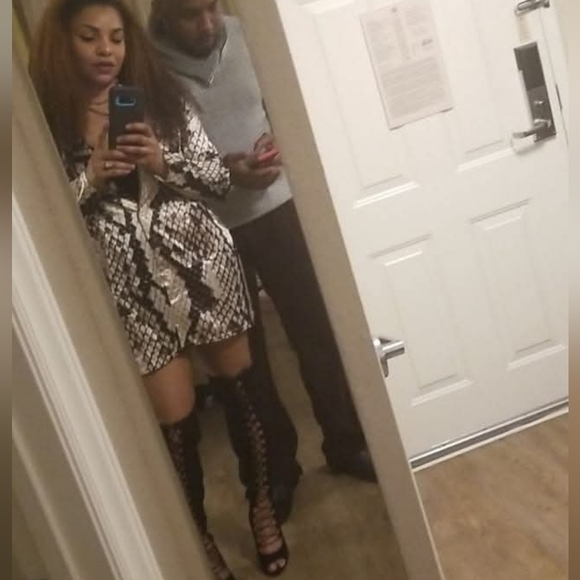 PrettyLittleThing Snake Print Dress - Black and Cream - Picture 3 of 3